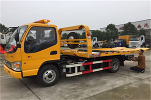 沿滩哪里有拖车服务