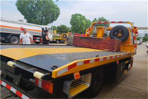 沿滩附近拖车电话号码服务