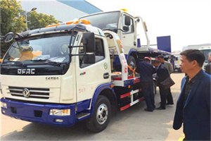 沿滩汽车道路救援拖车价格